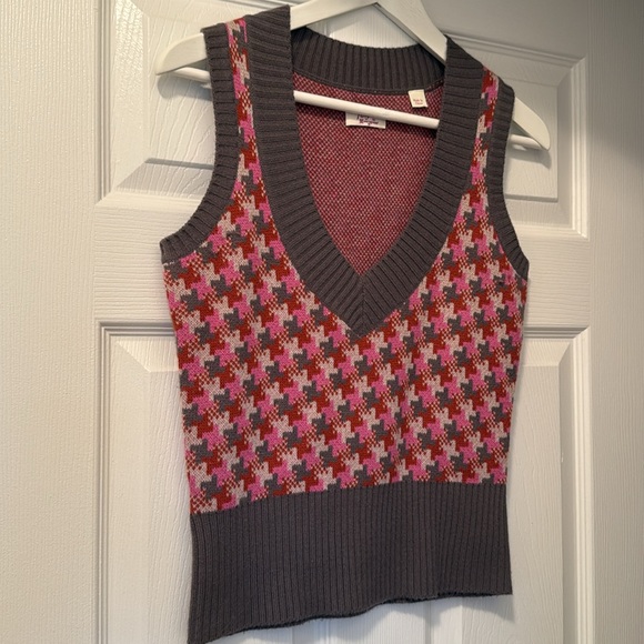 Penguin cashmere Sweater Vest - Picture 2 of 5